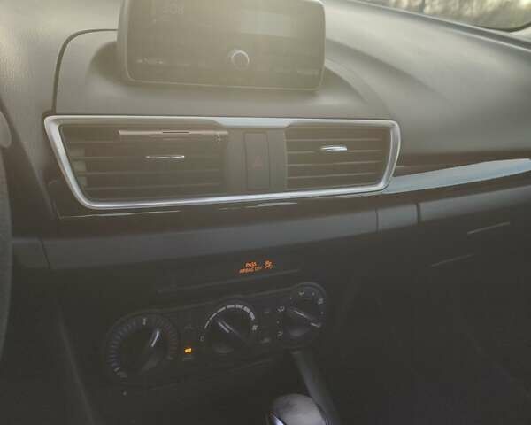 Белый Мазда 3, объемом двигателя 2 л и пробегом 144 тыс. км за 9500 $, фото 18 на Automoto.ua