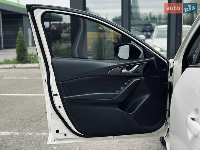 Белый Мазда 3, объемом двигателя 2 л и пробегом 208 тыс. км за 8899 $, фото 18 на Automoto.ua