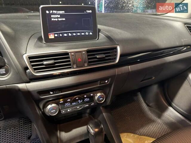 Белый Мазда 3, объемом двигателя 1.5 л и пробегом 56 тыс. км за 14000 $, фото 17 на Automoto.ua