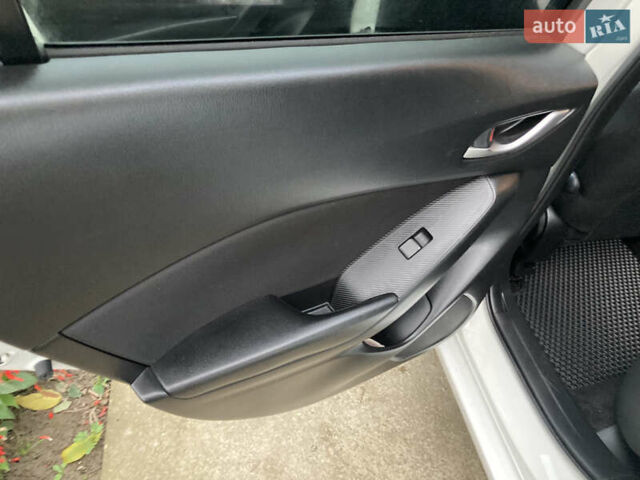 Белый Мазда 3, объемом двигателя 2.2 л и пробегом 260 тыс. км за 9999 $, фото 17 на Automoto.ua