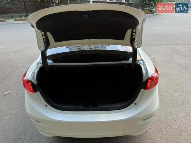 Белый Мазда 3, объемом двигателя 2 л и пробегом 112 тыс. км за 11500 $, фото 18 на Automoto.ua