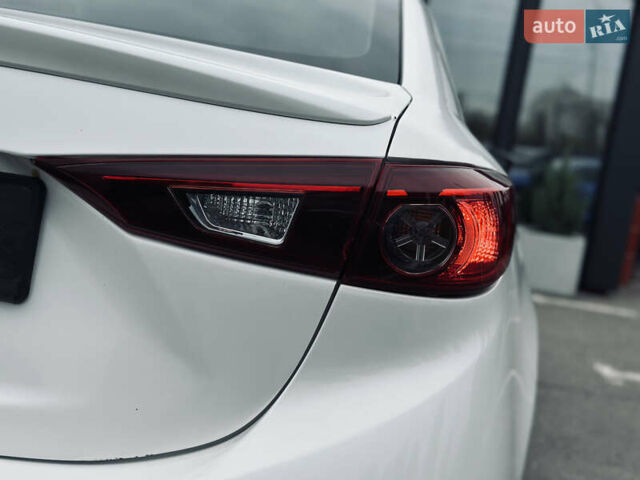 Белый Мазда 3, объемом двигателя 2 л и пробегом 208 тыс. км за 8899 $, фото 6 на Automoto.ua
