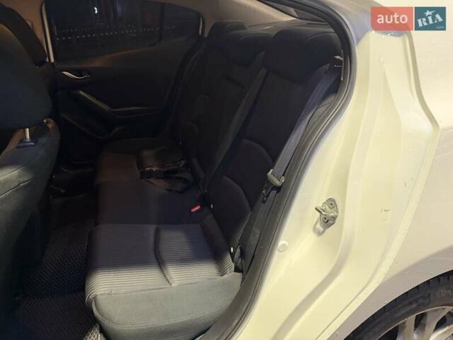 Белый Мазда 3, объемом двигателя 1.5 л и пробегом 56 тыс. км за 14000 $, фото 13 на Automoto.ua