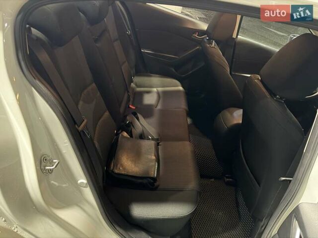 Белый Мазда 3, объемом двигателя 1.5 л и пробегом 56 тыс. км за 14000 $, фото 22 на Automoto.ua