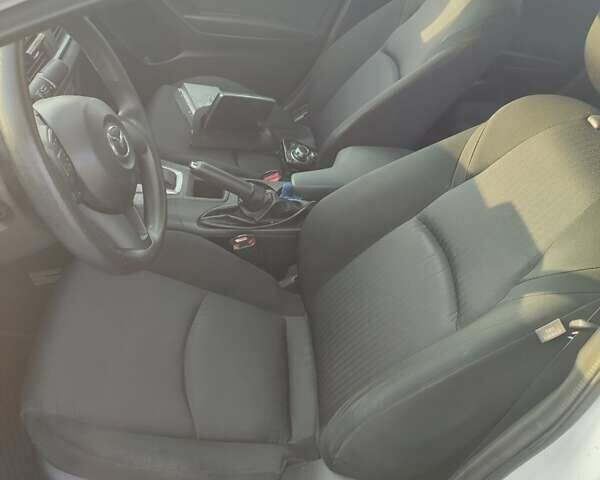 Белый Мазда 3, объемом двигателя 2 л и пробегом 144 тыс. км за 9500 $, фото 20 на Automoto.ua