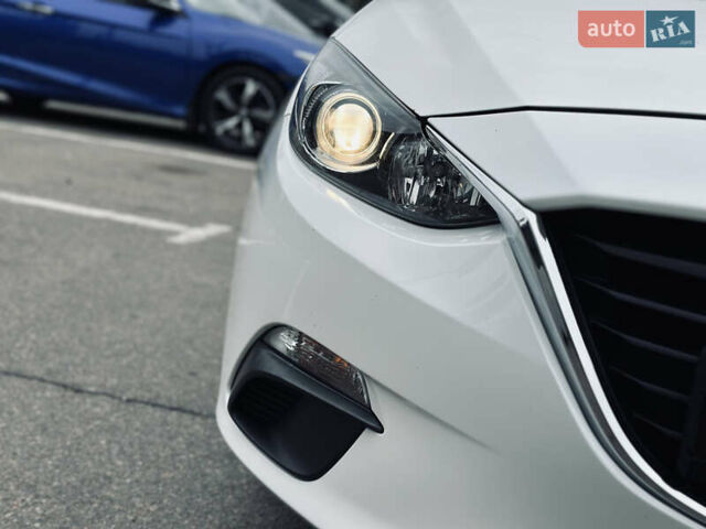 Белый Мазда 3, объемом двигателя 2 л и пробегом 208 тыс. км за 8899 $, фото 5 на Automoto.ua
