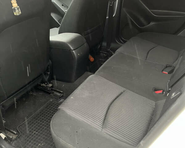 Белый Мазда 3, объемом двигателя 1.6 л и пробегом 143 тыс. км за 12000 $, фото 7 на Automoto.ua