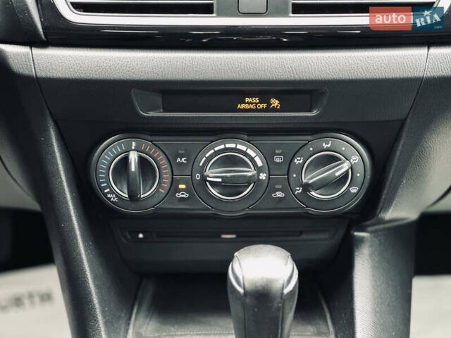 Белый Мазда 3, объемом двигателя 2 л и пробегом 208 тыс. км за 8899 $, фото 29 на Automoto.ua