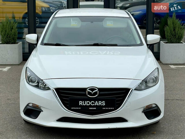 Белый Мазда 3, объемом двигателя 2 л и пробегом 208 тыс. км за 8899 $, фото 1 на Automoto.ua