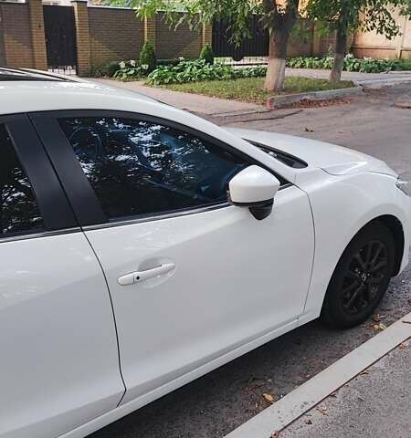 Білий Мазда 3, об'ємом двигуна 2 л та пробігом 157 тис. км за 10200 $, фото 5 на Automoto.ua