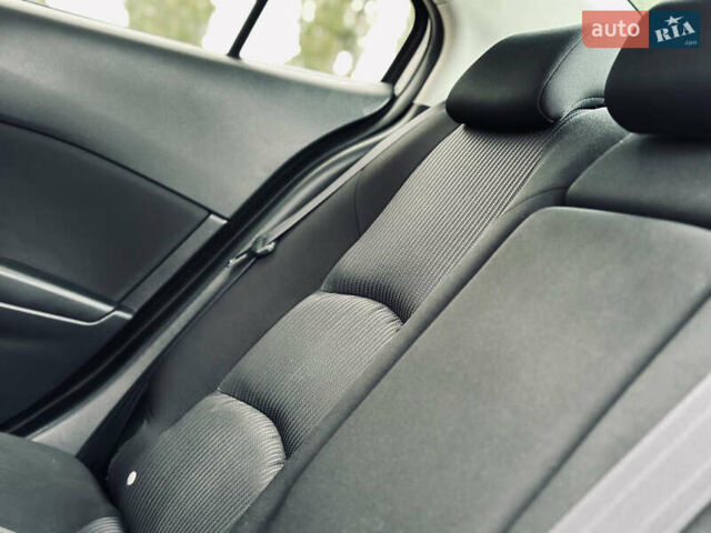 Белый Мазда 3, объемом двигателя 2 л и пробегом 208 тыс. км за 8899 $, фото 14 на Automoto.ua