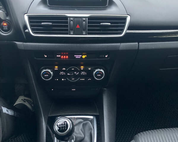 Белый Мазда 3, объемом двигателя 2.2 л и пробегом 260 тыс. км за 9999 $, фото 20 на Automoto.ua