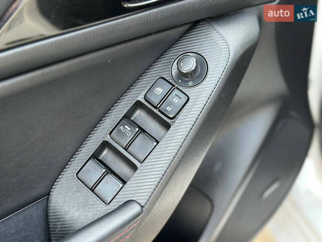 Білий Мазда 3, об'ємом двигуна 2 л та пробігом 276 тис. км за 7999 $, фото 11 на Automoto.ua