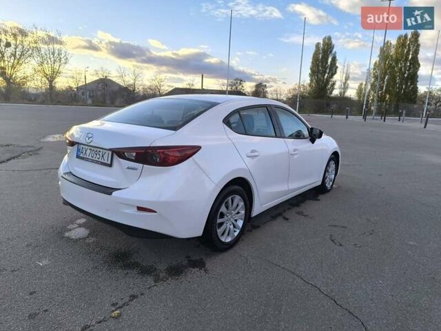 Белый Мазда 3, объемом двигателя 2 л и пробегом 160 тыс. км за 8600 $, фото 2 на Automoto.ua