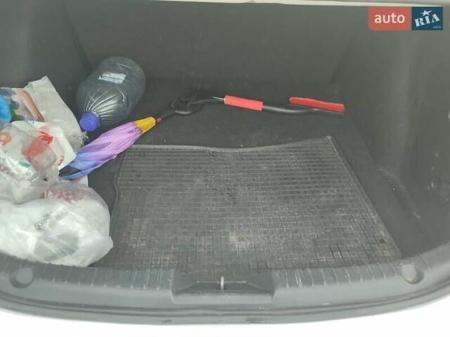Белый Мазда 3, объемом двигателя 2 л и пробегом 144 тыс. км за 9500 $, фото 28 на Automoto.ua