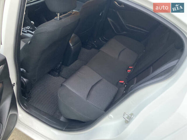 Белый Мазда 3, объемом двигателя 2.2 л и пробегом 260 тыс. км за 9999 $, фото 16 на Automoto.ua