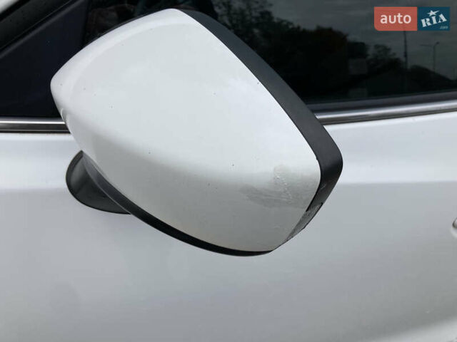 Белый Мазда 3, объемом двигателя 2.2 л и пробегом 260 тыс. км за 9999 $, фото 7 на Automoto.ua