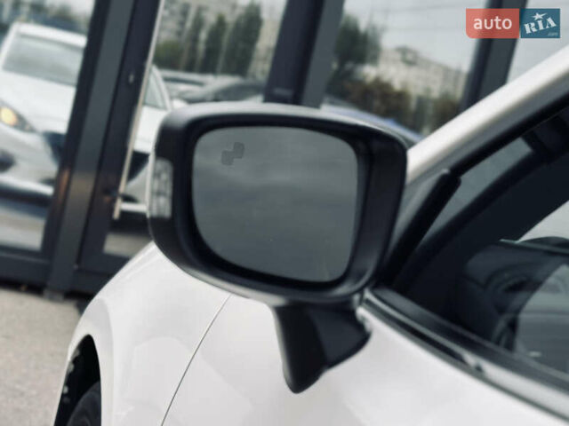 Белый Мазда 3, объемом двигателя 2 л и пробегом 208 тыс. км за 8899 $, фото 42 на Automoto.ua