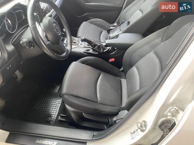 Білий Мазда 3, об'ємом двигуна 1.5 л та пробігом 108 тис. км за 11000 $, фото 7 на Automoto.ua