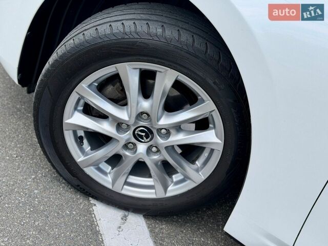 Білий Мазда 3, об'ємом двигуна 1.5 л та пробігом 85 тис. км за 12900 $, фото 27 на Automoto.ua