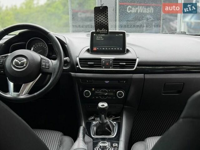 Білий Мазда 3, об'ємом двигуна 2.19 л та пробігом 269 тис. км за 8100 $, фото 17 на Automoto.ua