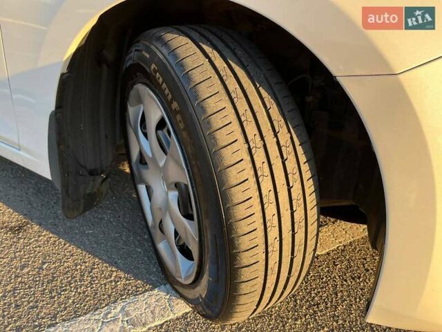 Белый Мазда 3, объемом двигателя 1.6 л и пробегом 124 тыс. км за 11500 $, фото 28 на Automoto.ua