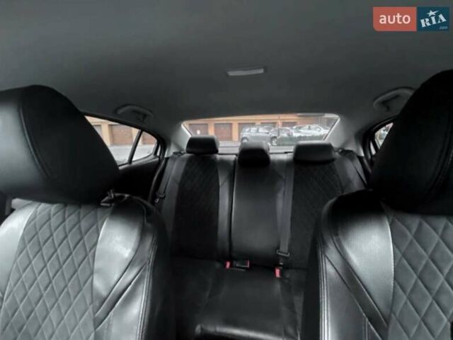 Белый Мазда 3, объемом двигателя 2 л и пробегом 148 тыс. км за 10300 $, фото 11 на Automoto.ua
