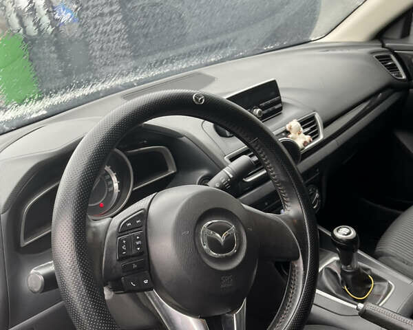 Белый Мазда 3, объемом двигателя 1.6 л и пробегом 143 тыс. км за 12000 $, фото 4 на Automoto.ua