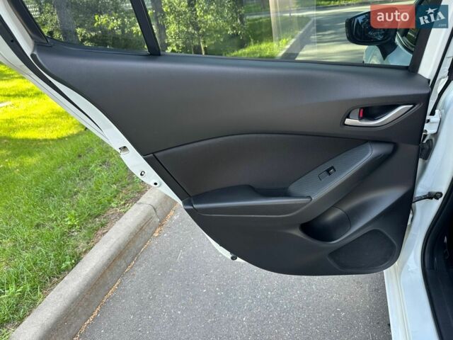 Білий Мазда 3, об'ємом двигуна 1.5 л та пробігом 129 тис. км за 11500 $, фото 33 на Automoto.ua