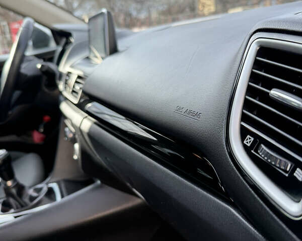 Білий Мазда 3, об'ємом двигуна 2.19 л та пробігом 267 тис. км за 9950 $, фото 21 на Automoto.ua