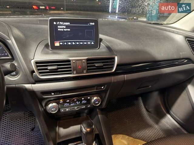 Белый Мазда 3, объемом двигателя 1.5 л и пробегом 56 тыс. км за 14000 $, фото 18 на Automoto.ua