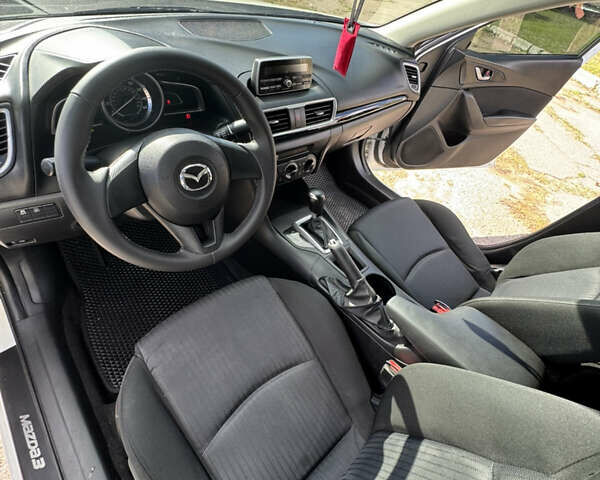 Білий Мазда 3, об'ємом двигуна 2 л та пробігом 185 тис. км за 9500 $, фото 6 на Automoto.ua
