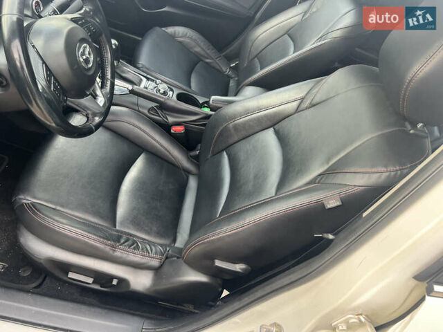 Белый Мазда 3, объемом двигателя 2 л и пробегом 204 тыс. км за 10500 $, фото 10 на Automoto.ua