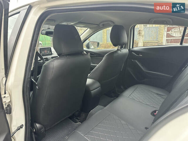 Белый Мазда 3, объемом двигателя 2 л и пробегом 173 тыс. км за 8700 $, фото 41 на Automoto.ua