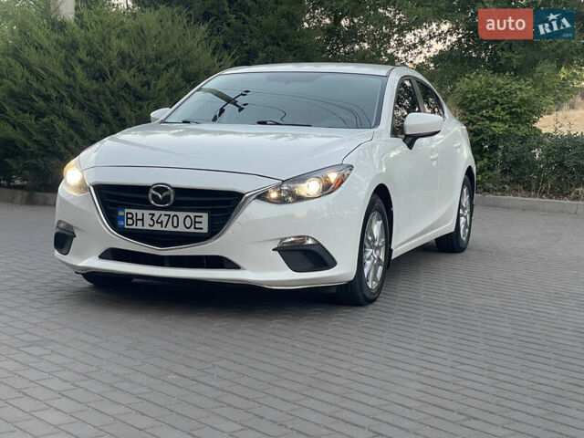 Белый Мазда 3, объемом двигателя 2 л и пробегом 200 тыс. км за 10500 $, фото 4 на Automoto.ua