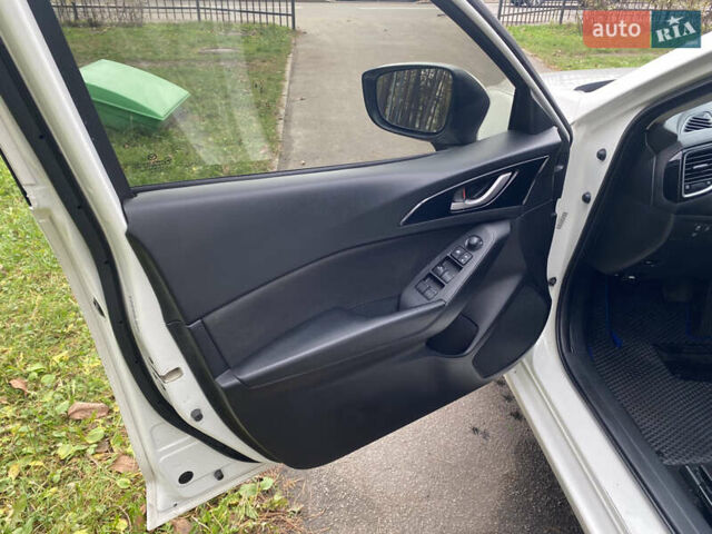Білий Мазда 3, об'ємом двигуна 2 л та пробігом 175 тис. км за 9000 $, фото 12 на Automoto.ua