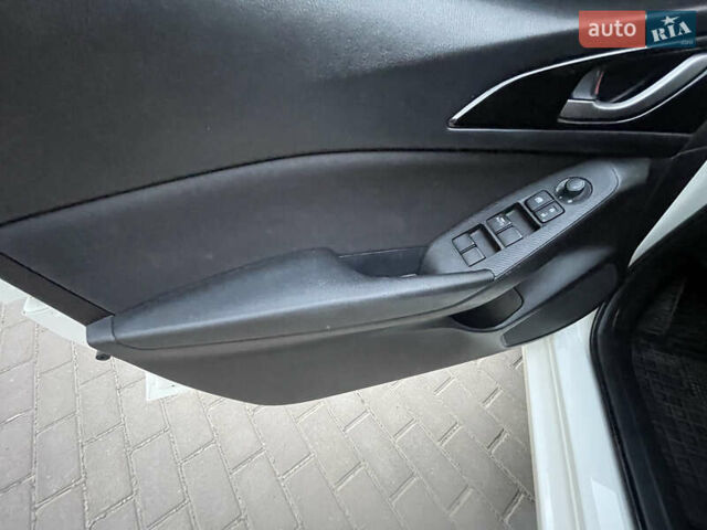 Белый Мазда 3, объемом двигателя 2 л и пробегом 200 тыс. км за 10500 $, фото 11 на Automoto.ua