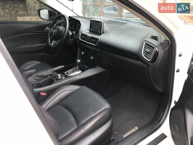 Белый Мазда 3, объемом двигателя 2 л и пробегом 160 тыс. км за 10500 $, фото 13 на Automoto.ua