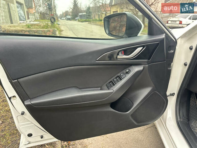 Белый Мазда 3, объемом двигателя 2 л и пробегом 173 тыс. км за 8700 $, фото 47 на Automoto.ua