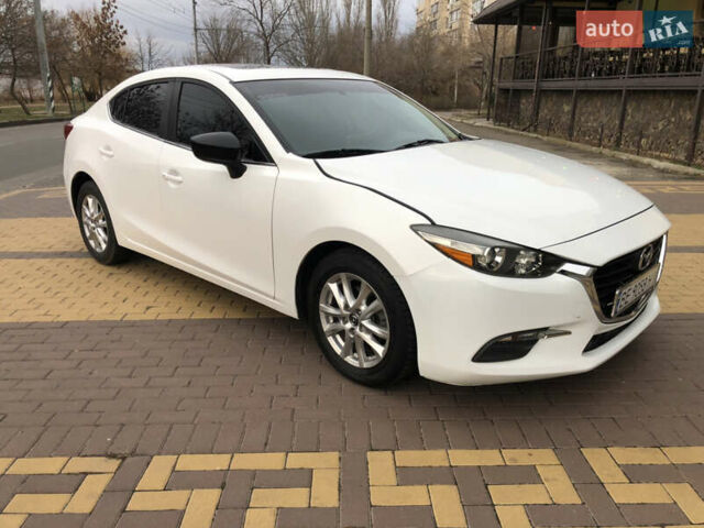 Белый Мазда 3, объемом двигателя 2 л и пробегом 160 тыс. км за 10500 $, фото 3 на Automoto.ua