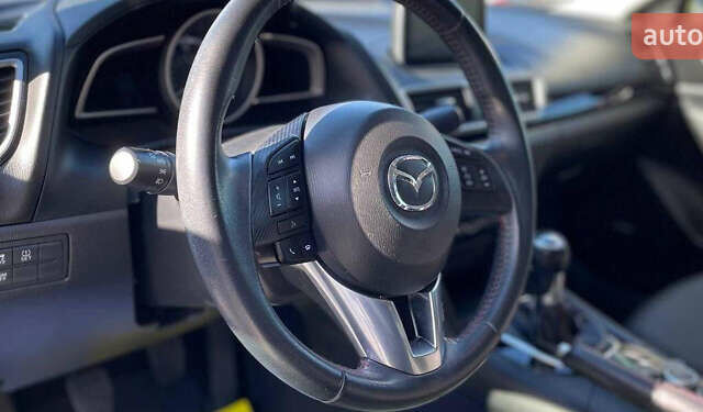 Белый Мазда 3, объемом двигателя 2 л и пробегом 160 тыс. км за 9900 $, фото 5 на Automoto.ua