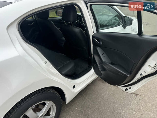 Белый Мазда 3, объемом двигателя 2 л и пробегом 173 тыс. км за 8700 $, фото 18 на Automoto.ua