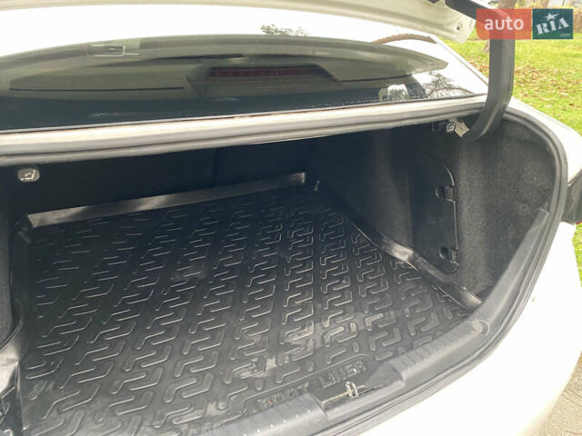 Білий Мазда 3, об'ємом двигуна 2 л та пробігом 175 тис. км за 9000 $, фото 37 на Automoto.ua