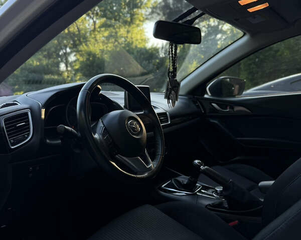 Белый Мазда 3, объемом двигателя 2 л и пробегом 129 тыс. км за 11000 $, фото 10 на Automoto.ua