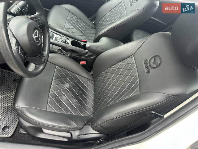 Белый Мазда 3, объемом двигателя 2 л и пробегом 173 тыс. км за 8700 $, фото 22 на Automoto.ua