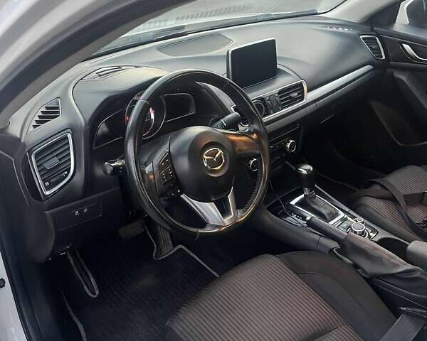 Білий Мазда 3, об'ємом двигуна 1.5 л та пробігом 90 тис. км за 13200 $, фото 4 на Automoto.ua