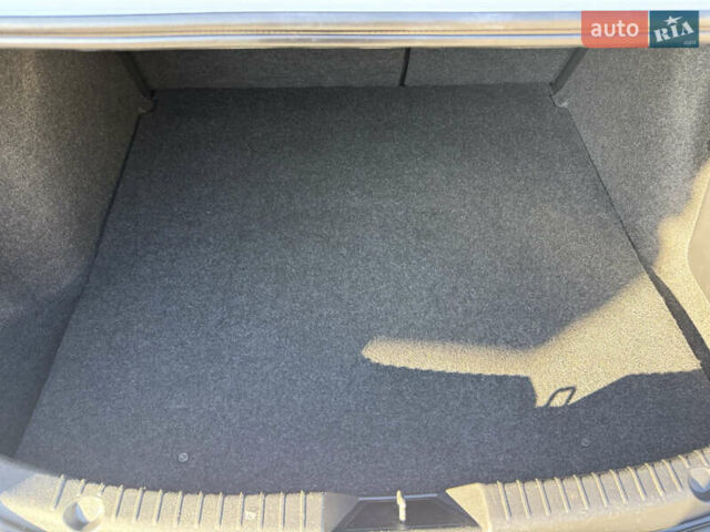 Белый Мазда 3, объемом двигателя 2 л и пробегом 114 тыс. км за 10900 $, фото 21 на Automoto.ua