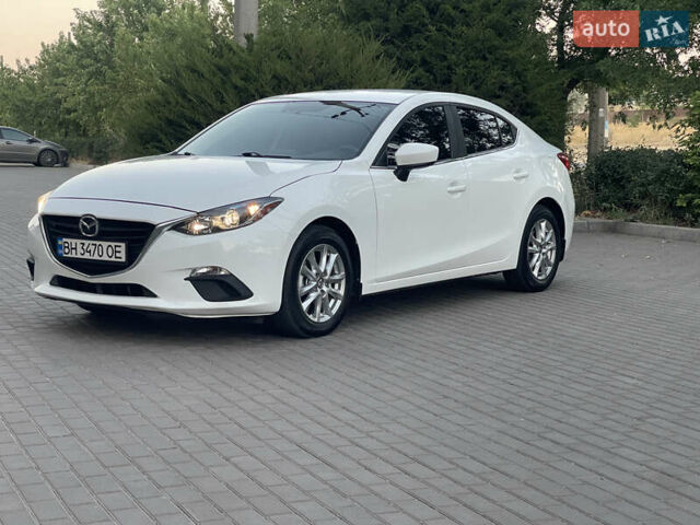 Белый Мазда 3, объемом двигателя 2 л и пробегом 200 тыс. км за 10500 $, фото 2 на Automoto.ua