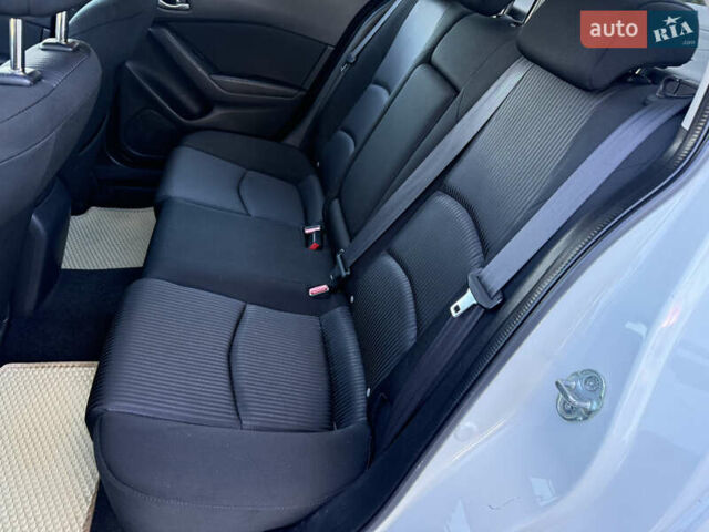 Белый Мазда 3, объемом двигателя 2 л и пробегом 114 тыс. км за 10900 $, фото 19 на Automoto.ua