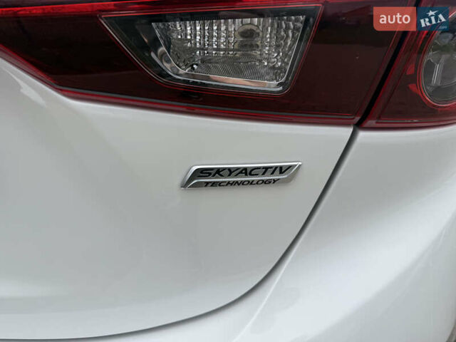 Белый Мазда 3, объемом двигателя 2 л и пробегом 114 тыс. км за 10900 $, фото 11 на Automoto.ua